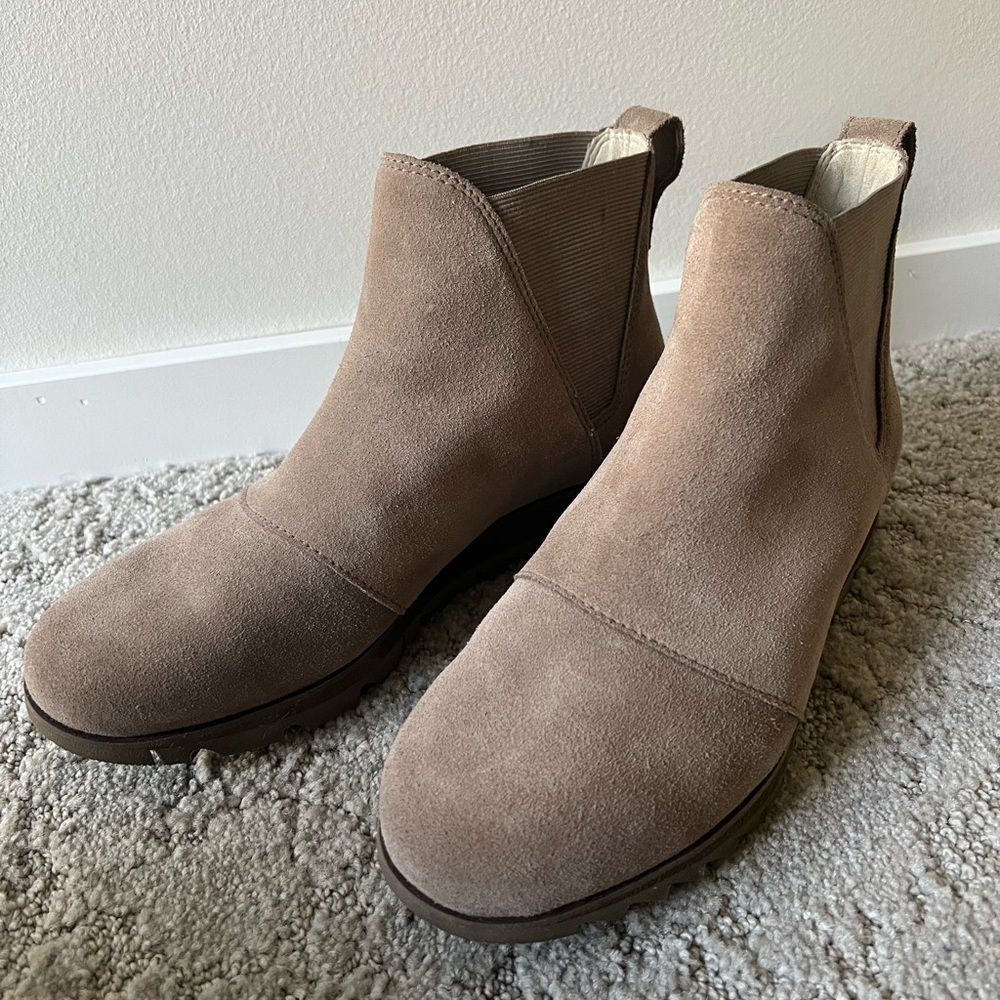 Sorel Harlow Chelsea Boots